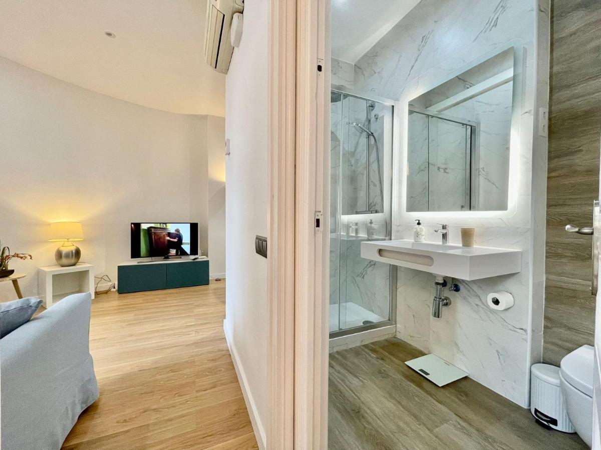 The Gaudi Suites II Barcelona Eksteriør bilde