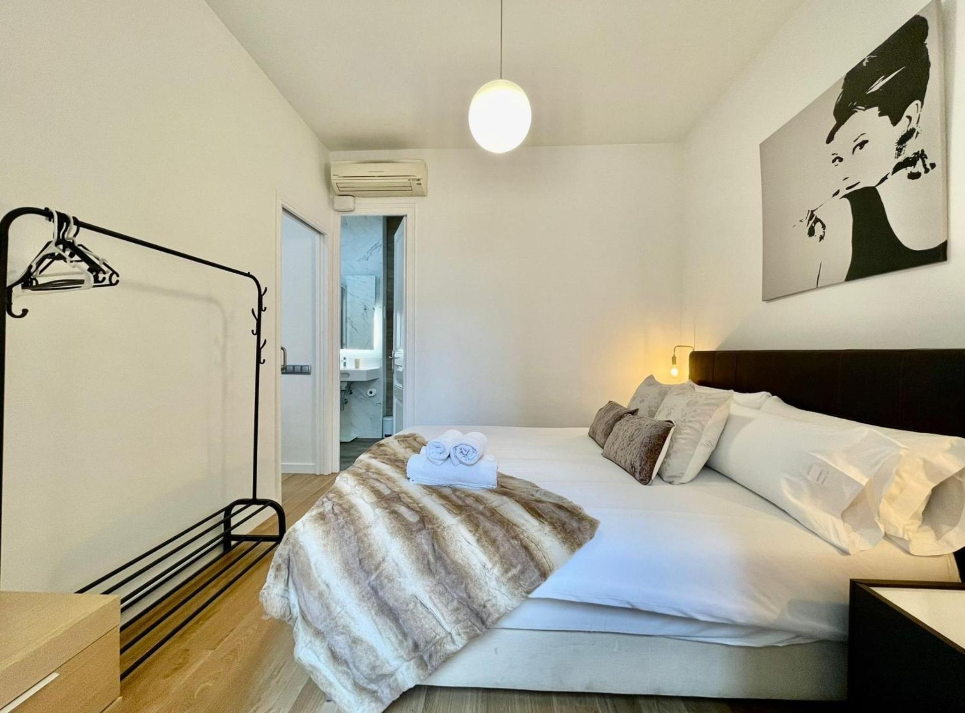 The Gaudi Suites II Barcelona Eksteriør bilde